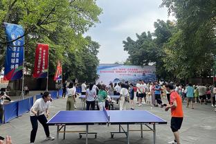 中国男篮开始赛前热身！周琦、赵继伟、胡明轩亮相